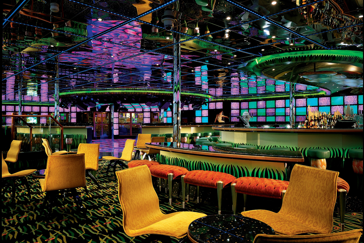 MyCruise Carnival Conquest Offentlige-arealer Barer-lounger-atrium2